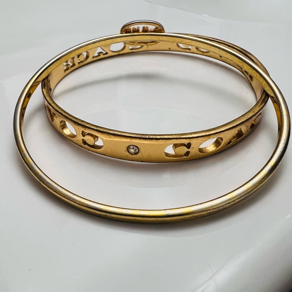 The Unbranded Brand Jewelry - Gold-Tone Bangle Bracelet Set Note: very worn fyi